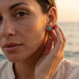 Lágrimas del Mediterráneo – Pendientes de lobo con piedra turquesa